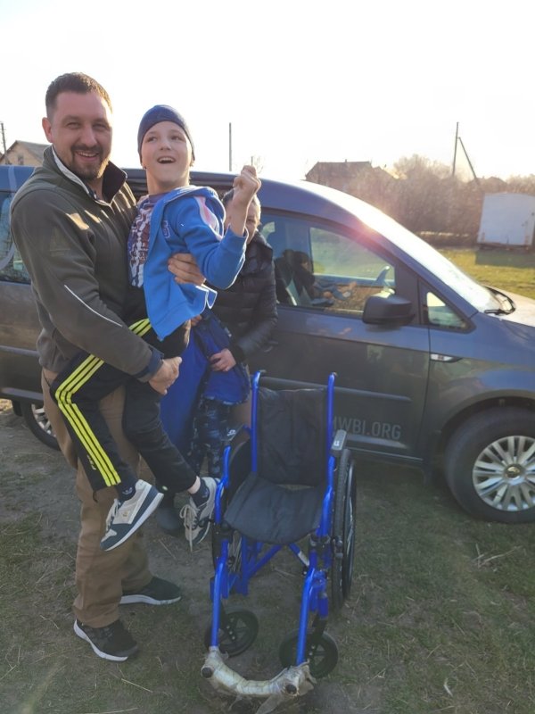 Oleksandr evakuiert Patenkind Ivan aus Kinderheim.
